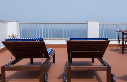 Faro de Cullera Apartment | Oceanfront Lighthouse Cullera Penthouse with Pet-Friendly Perks