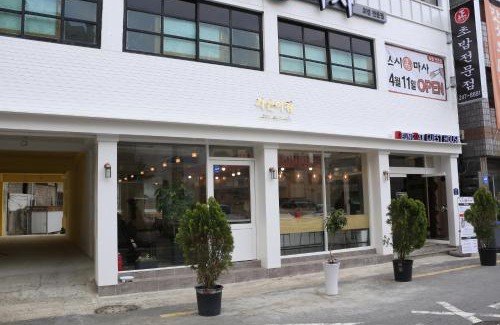 Mokpo House | Cozy Lighthouse Guesthouse with Kitchen & Child-Friendly Amenities