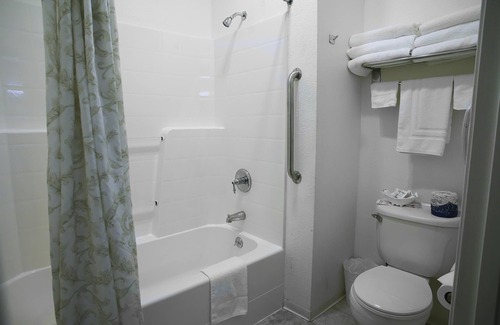 Bertsch-Oceanview Hotel | Welcoming Lighthouse Inn with Family-Friendly Amenities