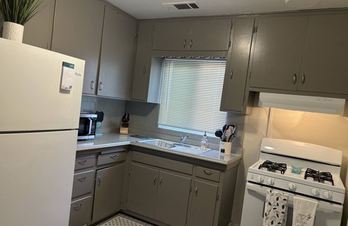 Hanford Apartment | Cozy Lighthouse Inn: Family-Friendly with Breakfast Included