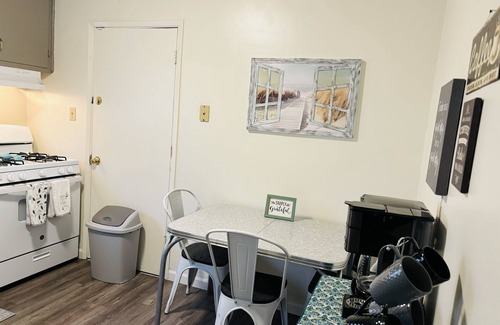 Hanford Apartment | Cozy Lighthouse Inn: Family-Friendly with Breakfast Included