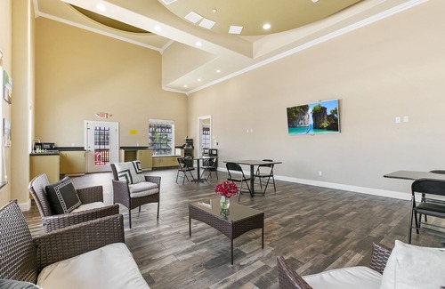 South Padre Island Hotel | Bright Getaways at Lighthouse Inn with Oceanfront Views