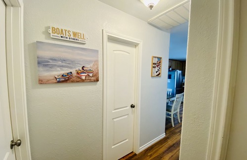 Aransas Pass House | Highly Rated Lighthouse Lodge - Close to Port Aransas Ferry