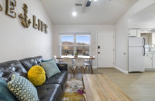 Lakeland Condo | Discover Lighthouse Retreat: Pool, Swim Dock & More Awaits!