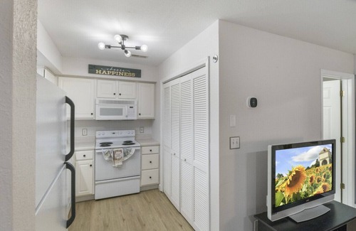Lakeland Condo | Discover Lighthouse Retreat: Pool, Swim Dock & More Awaits!