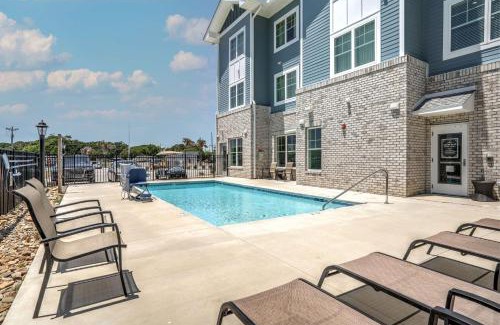 Emerald Isle Hotel | Experience Oceanfront Bliss at Lighthouse Suites
