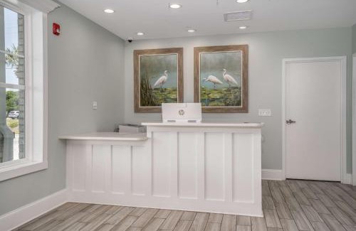 Emerald Isle Hotel | Experience Oceanfront Bliss at Lighthouse Suites