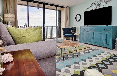 Sand Key Hotel | Relaxing Oceanfront Escape at Lighthouse Towers 1003