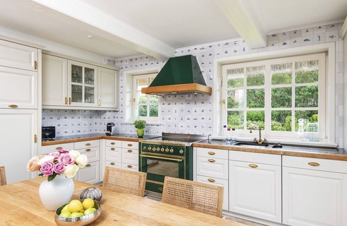Kampen House | Scenic Lighthouse View South: Pet-Friendly Ocean Escape