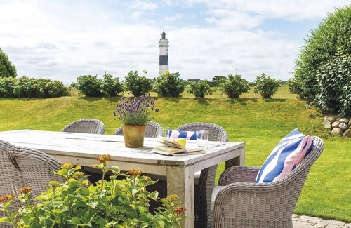 Kampen House | Scenic Lighthouse View South: Pet-Friendly Ocean Escape
