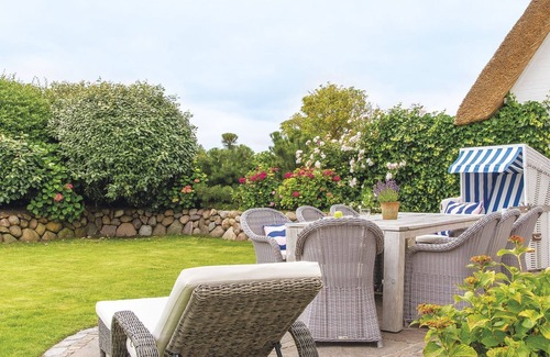 Kampen House | Scenic Lighthouse View South: Pet-Friendly Ocean Escape