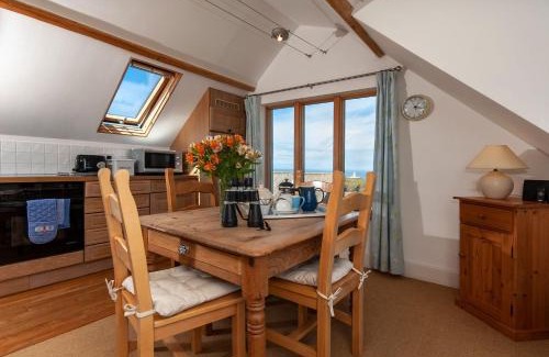 Goodwick House | Family-Friendly Stay at Lighthouse Watch - Rated 10/10