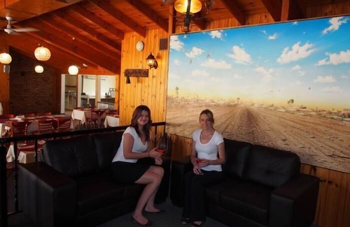Lightning Ridge Hotel | Explore Lightning Ridge Outback Resort & Caravan Park