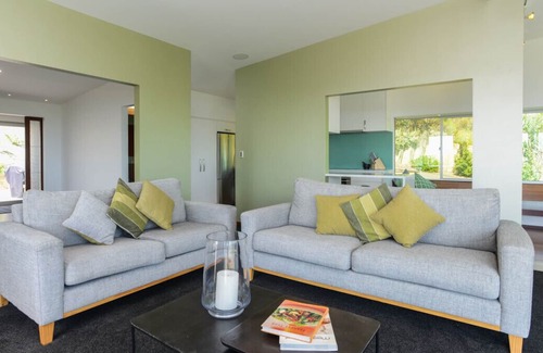 Waimarama Cottage | Lightning Ridge Retreat - Waimarama Holiday Home