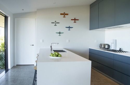 Waimarama House | Inviting Lightning Ridge Views - Family-Friendly Holiday Home