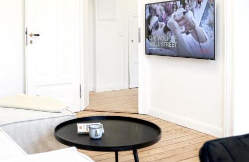 Western Ring Area Apartment | Stylish LIGHTPLACE Design with Kitchen & Home Office Near City