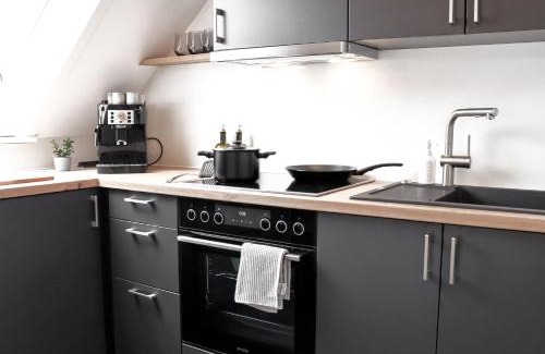 Western Ring Area Apartment | Stylish LIGHTPLACE Design with Kitchen & Home Office Near City