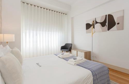 Centro / Baixa Apartment | Charming Liiiving in Porto | Family-Friendly with Hot Tub