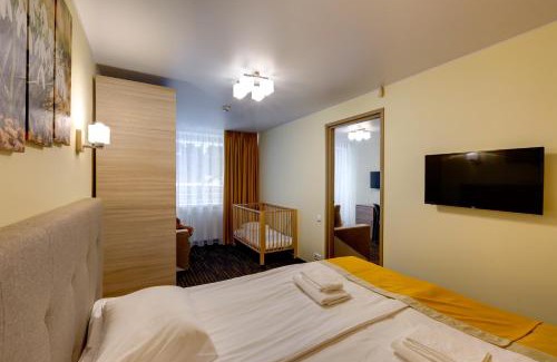 Narva-Joesuu Hotel | Discover Liivarand Hotel: Oceanfront Retreat with Pool