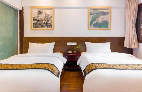 Dayan Old Town Hotel | Experience Lijiang Ivy Garden Resort Hotel - 5-Star Retreat