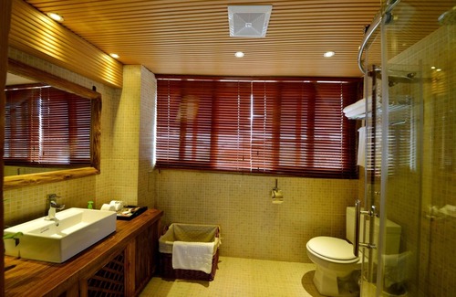 Shuhe Old Town Hotel | Discover Lijiang Seven Island Resort: Family-Friendly Escape