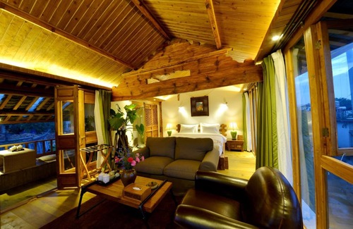 Shuhe Old Town Hotel | Discover Lijiang Seven Island Resort: Family-Friendly Escape
