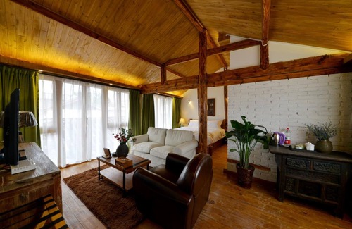 Shuhe Old Town Hotel | Discover Lijiang Seven Island Resort: Family-Friendly Escape