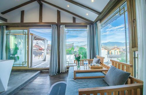 Dayan Old Town Hotel | Pet-Friendly Lijiang View Holiday Inn with Breakfast Options