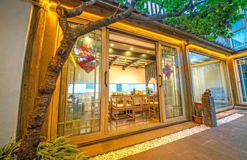 Dayan Old Town Hotel | Pet-Friendly Lijiang View Holiday Inn with Breakfast Options