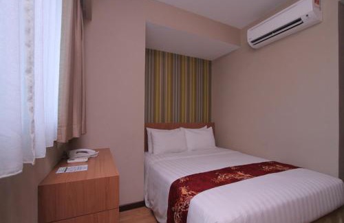 Likas Apartment | Comfortable Likas Square - KK Apartment Suite with Pool Access