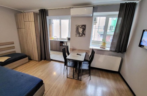 Kosuv Stary Apartment | Cozy Retreat at Like Home on Zaliznychna 3 - Child Friendly!