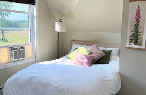 Ithaca House | Tranquil Retreat Near Cornell with Eco-Friendly Amenities