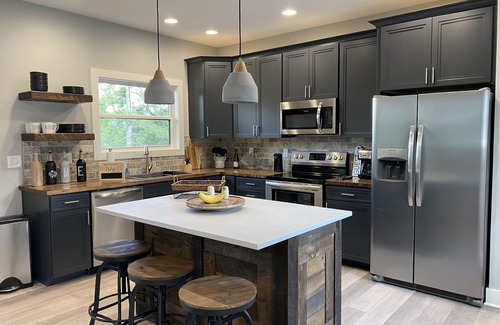 Dandridge House | Tranquil Lake & Mountain Views with Top-Rated Amenities