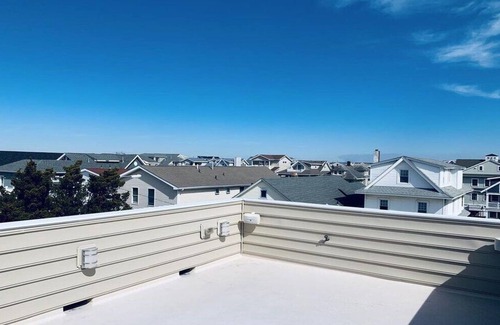 North End Condo | Cozy North End Cottage Steps from the Beach with Ocean Views