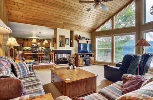 Cullowhee House | Relax by the Lake: Experience Lakeside's Top-Rated Comfort
