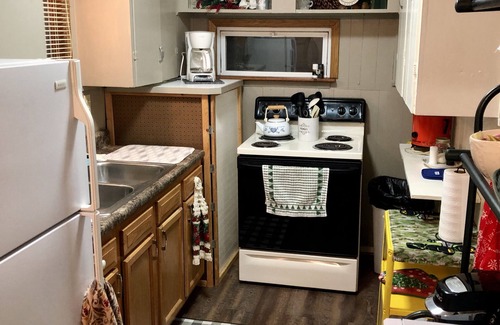 Wakenda Cottage | Quaint Cottage Retreat - Perfect for Families in Missouri