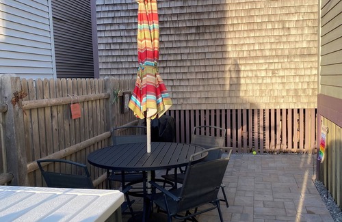 Camp Ellis Cottage | Idyllic Lil House: Oceanfront Cottage, Pet Friendly & Rated 9.6