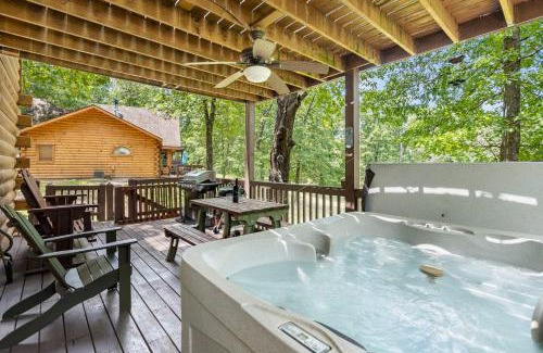 Branson Cedars House | Discover the Cozy Lil' Treehouse Cabin - Pet Friendly Haven