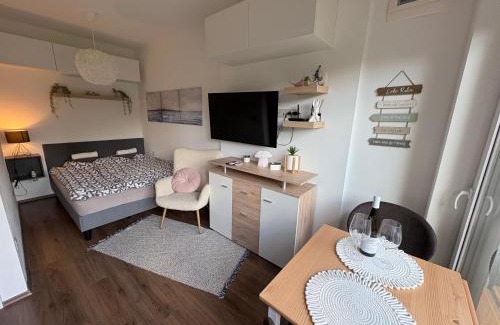 Balatonfoldvar Apartment | Oceanfront Lila Apartman: Rated 9.3 with Pool Access