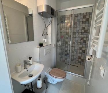 Balatonfoldvar Apartment | Oceanfront Lila Apartman: Rated 9.3 with Pool Access