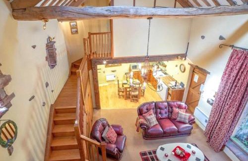 Newton Reigny House | Enchanting Lilac Barn: Family-Friendly Stay with 4 Stars