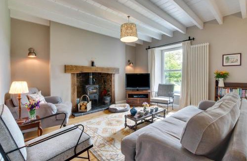 Port-Eynon House | Pet-Friendly Retreat at Lilac House - Guest Rated 9/10