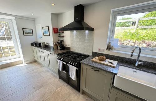Port-Eynon House | Pet-Friendly Retreat at Lilac House - Guest Rated 9/10