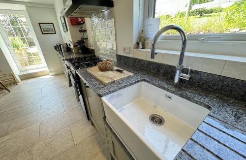 Port-Eynon House | Pet-Friendly Retreat at Lilac House - Guest Rated 9/10
