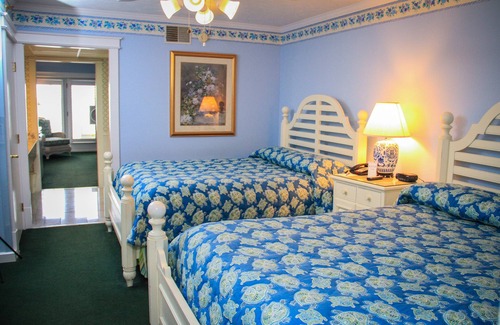 Mackinac Island Hotel | Inviting Lilac Tree Suites: Rated 9.2, Ideal for Families
