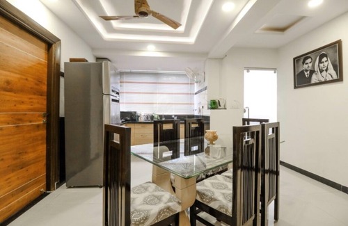 Sindhi Camp Apartment | Explore Lilas Abode Homestay: Central Location & Free Wi-Fi