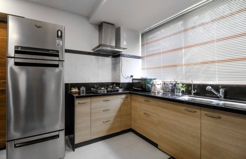 Sindhi Camp Apartment | Explore Lilas Abode Homestay: Central Location & Free Wi-Fi