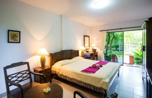 Nong Nam Daeng Resort | Relax at Lilawalai Resort with Pool and Oceanfront Views