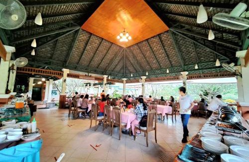 Nong Nam Daeng Resort | Relax at Lilawalai Resort with Pool and Oceanfront Views