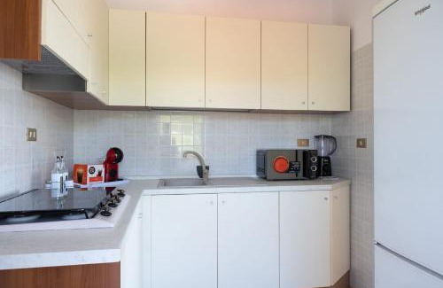 Gaeta Apartment | Lilium casa di lusso Ariana Beach con solarium, spiaggia e parcheggio